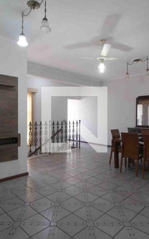 Casa para alugar com 343m², 5 quartos e 8 vagasSala