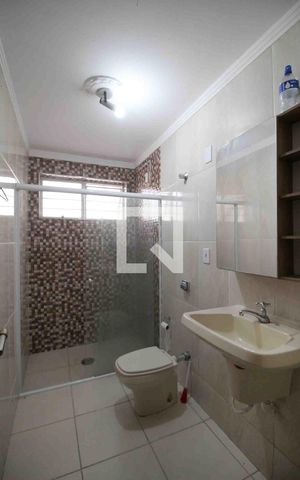 Casa para alugar com 343m², 5 quartos e 8 vagasBanheiro da Suíte 3
