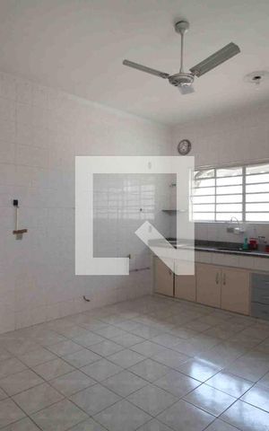 Casa para alugar com 343m², 5 quartos e 8 vagasCozinha