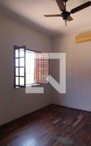 Casa para alugar com 343m², 5 quartos e 8 vagasSuíte