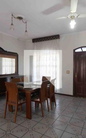 Casa para alugar com 343m², 5 quartos e 8 vagasSala