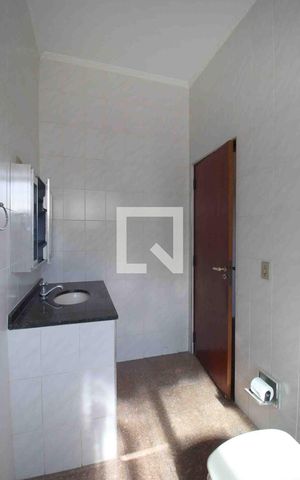 Casa para alugar com 343m², 5 quartos e 8 vagasBanheiro da Suíte
