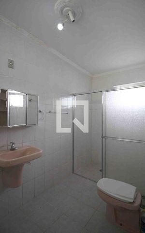 Casa para alugar com 343m², 5 quartos e 8 vagasBanheiro da Suíte 2