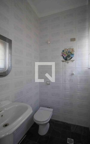 Casa para alugar com 343m², 5 quartos e 8 vagasBanheiro