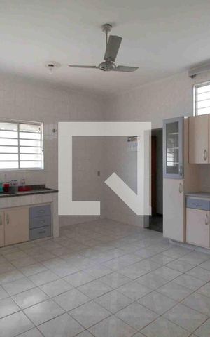 Casa para alugar com 343m², 5 quartos e 8 vagasCozinha