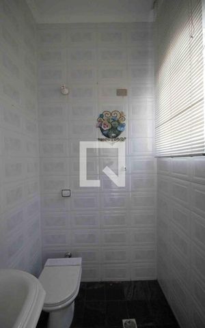 Casa para alugar com 343m², 5 quartos e 8 vagasBanheiro