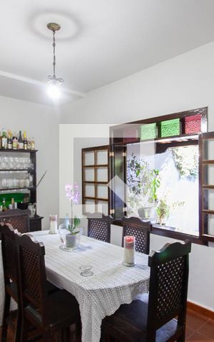 Casa à venda com 300m², 4 quartos e 2 vagas Casa à venda com 300m², 4 quartos e 2 vagasSala 1