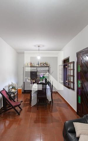 Casa à venda com 300m², 4 quartos e 2 vagas Casa à venda com 300m², 4 quartos e 2 vagasSala 1