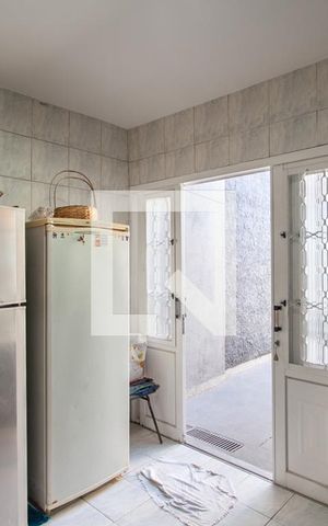 Casa à venda com 300m², 4 quartos e 2 vagas Casa à venda com 300m², 4 quartos e 2 vagasCozinha