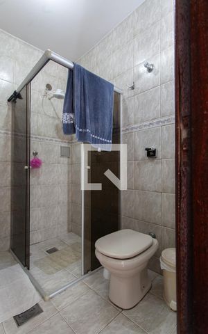 Casa à venda com 300m², 4 quartos e 2 vagas Casa à venda com 300m², 4 quartos e 2 vagasBanheiro Social