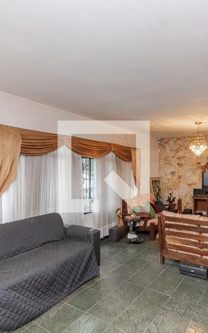 Casa para alugar com 380m², 3 quartos e 8 vagas Casa para alugar com 380m², 3 quartos e 8 vagasSala