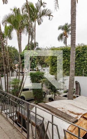 Casa para alugar com 380m², 3 quartos e 8 vagas Casa para alugar com 380m², 3 quartos e 8 vagasVaranda