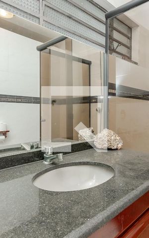 Casa para alugar com 380m², 3 quartos e 8 vagas Casa para alugar com 380m², 3 quartos e 8 vagasBanheiro da Suíte