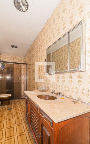 Casa à venda com 80m², 2 quartos e 1 vaga Casa à venda com 80m², 2 quartos e 1 vagaBanheiro