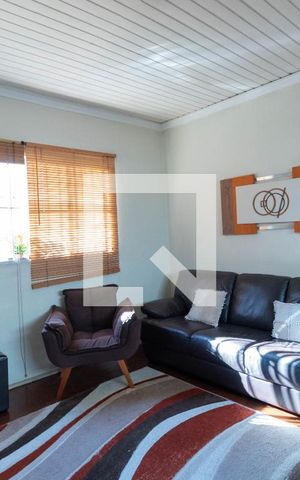 Casa à venda com 264m², 4 quartos e 2 vagas Casa à venda com 264m², 4 quartos e 2 vagasSala 1