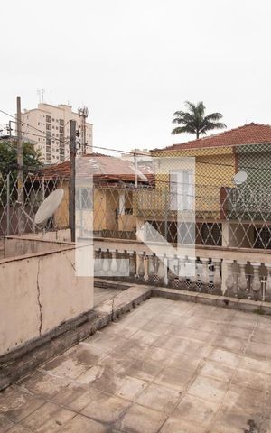Casa à venda com 300m², 4 quartos e 3 vagas Casa à venda com 300m², 4 quartos e 3 vagasVaranda