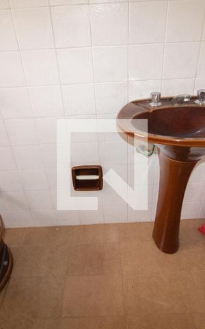 Casa à venda com 300m², 4 quartos e 3 vagas Casa à venda com 300m², 4 quartos e 3 vagasBanheiro