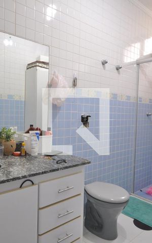 Casa para alugar com 320m², 3 quartos e 5 vagasBanheiro da Suíte 2