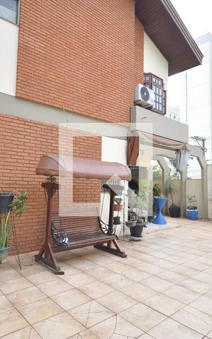 Casa para alugar com 320m², 3 quartos e 5 vagasQuintal