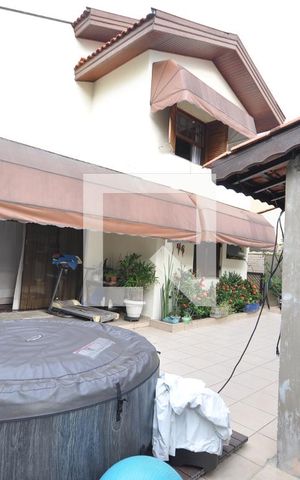 Casa para alugar com 320m², 3 quartos e 5 vagasJacuzzi