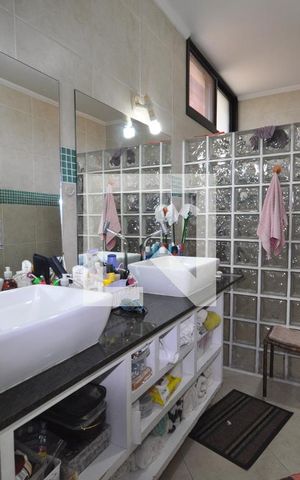Casa para alugar com 320m², 3 quartos e 5 vagasBanheiro da Suíte 1