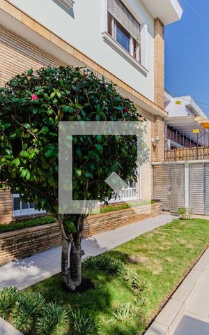 Casa à venda com 280m², 3 quartos e 4 vagas Casa à venda com 280m², 3 quartos e 4 vagasEntrada e Jardim