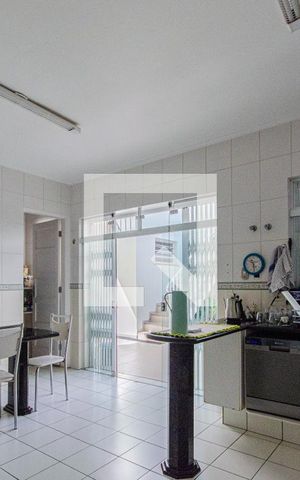 Casa à venda com 280m², 3 quartos e 4 vagas Casa à venda com 280m², 3 quartos e 4 vagasCozinha