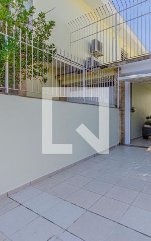 Casa à venda com 280m², 3 quartos e 4 vagas Casa à venda com 280m², 3 quartos e 4 vagasGaragem