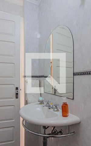 Casa à venda com 280m², 3 quartos e 4 vagas Casa à venda com 280m², 3 quartos e 4 vagasLavabo