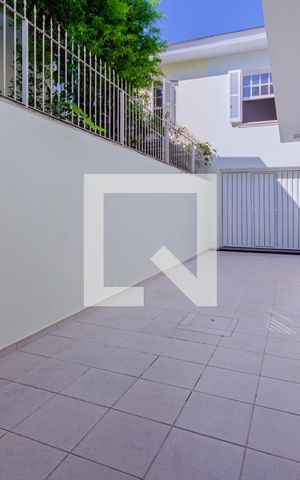 Casa à venda com 280m², 3 quartos e 4 vagas Casa à venda com 280m², 3 quartos e 4 vagasGaragem