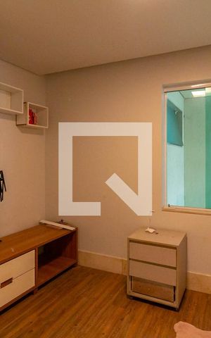 Casa à venda com 300m², 5 quartos e 4 vagas Casa à venda com 300m², 5 quartos e 4 vagasQuarto 3