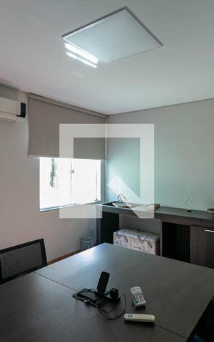 Casa à venda com 300m², 5 quartos e 4 vagas Casa à venda com 300m², 5 quartos e 4 vagasQuarto