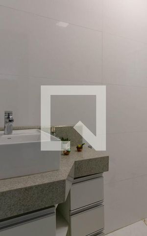 Casa à venda com 300m², 5 quartos e 4 vagas Casa à venda com 300m², 5 quartos e 4 vagasBanheiro