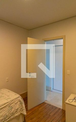 Casa à venda com 300m², 5 quartos e 4 vagas Casa à venda com 300m², 5 quartos e 4 vagasQuarto 3