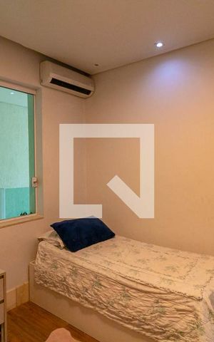 Casa à venda com 300m², 5 quartos e 4 vagas Casa à venda com 300m², 5 quartos e 4 vagasQuarto 3
