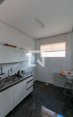 Casa à venda com 300m², 5 quartos e 4 vagas Casa à venda com 300m², 5 quartos e 4 vagasÁrea de Serviço 2