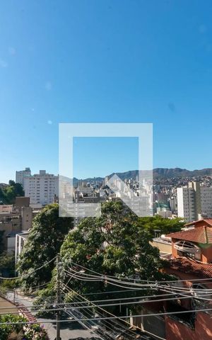 Casa à venda com 300m², 5 quartos e 4 vagas Casa à venda com 300m², 5 quartos e 4 vagasVista