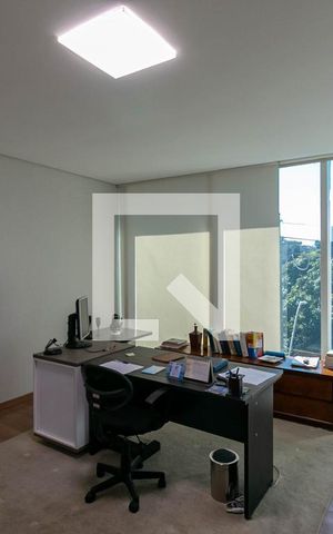Casa à venda com 300m², 5 quartos e 4 vagas Casa à venda com 300m², 5 quartos e 4 vagasSala