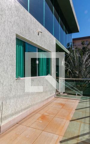 Casa à venda com 300m², 5 quartos e 4 vagas Casa à venda com 300m², 5 quartos e 4 vagasÁrea comum