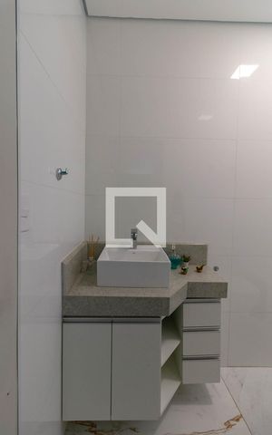 Casa à venda com 300m², 5 quartos e 4 vagas Casa à venda com 300m², 5 quartos e 4 vagasBanheiro