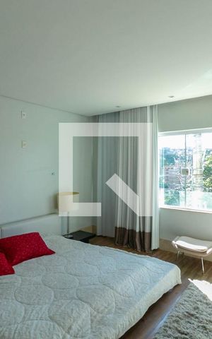 Casa à venda com 300m², 5 quartos e 4 vagas Casa à venda com 300m², 5 quartos e 4 vagasSuíte