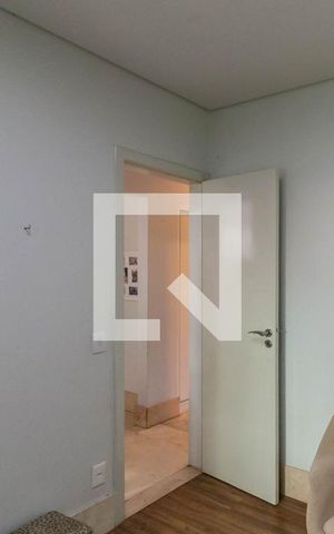 Casa à venda com 300m², 5 quartos e 4 vagas Casa à venda com 300m², 5 quartos e 4 vagasQuarto 4