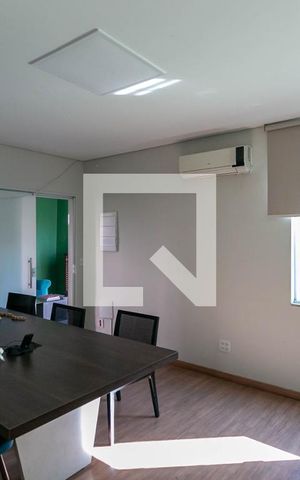 Casa à venda com 300m², 5 quartos e 4 vagas Casa à venda com 300m², 5 quartos e 4 vagasQuarto