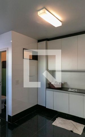 Casa à venda com 300m², 5 quartos e 4 vagas Casa à venda com 300m², 5 quartos e 4 vagasÁrea de Serviço