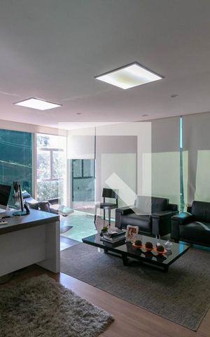 Casa à venda com 300m², 5 quartos e 4 vagas Casa à venda com 300m², 5 quartos e 4 vagasSala