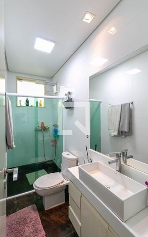 Casa à venda com 300m², 5 quartos e 4 vagas Casa à venda com 300m², 5 quartos e 4 vagasBanheiro 3