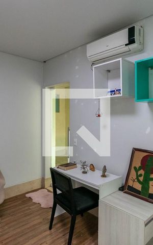 Casa à venda com 300m², 5 quartos e 4 vagas Casa à venda com 300m², 5 quartos e 4 vagasQuarto 4