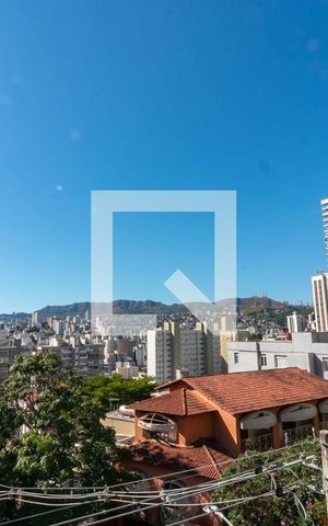 Casa à venda com 300m², 5 quartos e 4 vagas Casa à venda com 300m², 5 quartos e 4 vagasVista