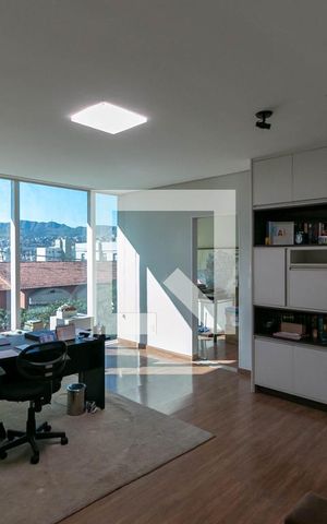 Casa à venda com 300m², 5 quartos e 4 vagas Casa à venda com 300m², 5 quartos e 4 vagasSala