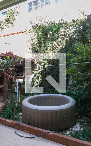 Casa à venda com 300m², 5 quartos e 4 vagas Casa à venda com 300m², 5 quartos e 4 vagasÁrea comum